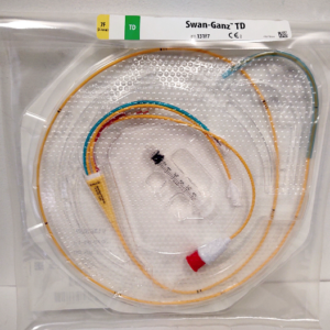 Catéteres. Para registro de presión venosa aurícula derecha presión arterial sistémica y pulmonar de plástico con balón de flotación con termistor para medir el gasto cardiaco por termodilución. Tipo: Swan-Ganz. Longitud: 110 cm Calibre: 7 Fr aurícula izquierda. Pieza